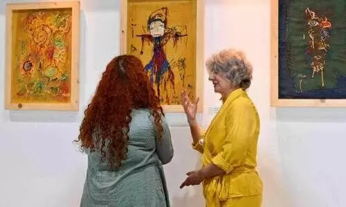 നൂലിഴകളിൽ വിരിഞ്ഞ വർണവിസ്മയം; ഹയാത് സഖറിന്റെ ചിത്രപ്രദർശനത്തിന് സമാപനം നൂലിഴകളിൽ വിരിഞ്ഞ വർണവിസ്മയം; ഹയാത് സഖറിന്റെ ചിത്രപ്രദർശനത്തിന് സമാപനം