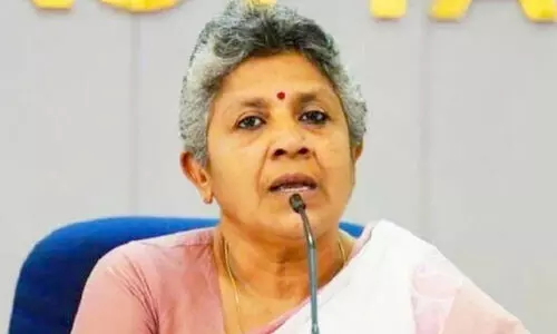 ലതിക സുഭാഷ് കോട്ടയം നഗരസഭയിയിലേക്ക് പ​ത്രിക നൽകി