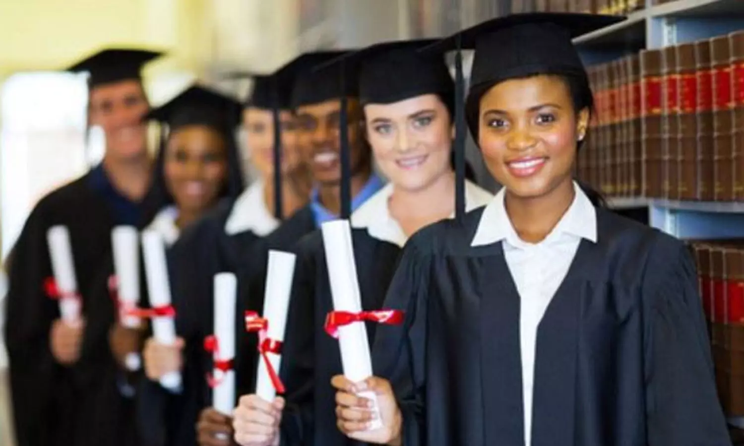 സിംബയോസിസ് ലോ സ്കൂളിൽ; ബി.എ എൽ.എൽ.ബി, ബി.ബി.എ എൽ.എൽ.ബി, എൽഎൽ.എം