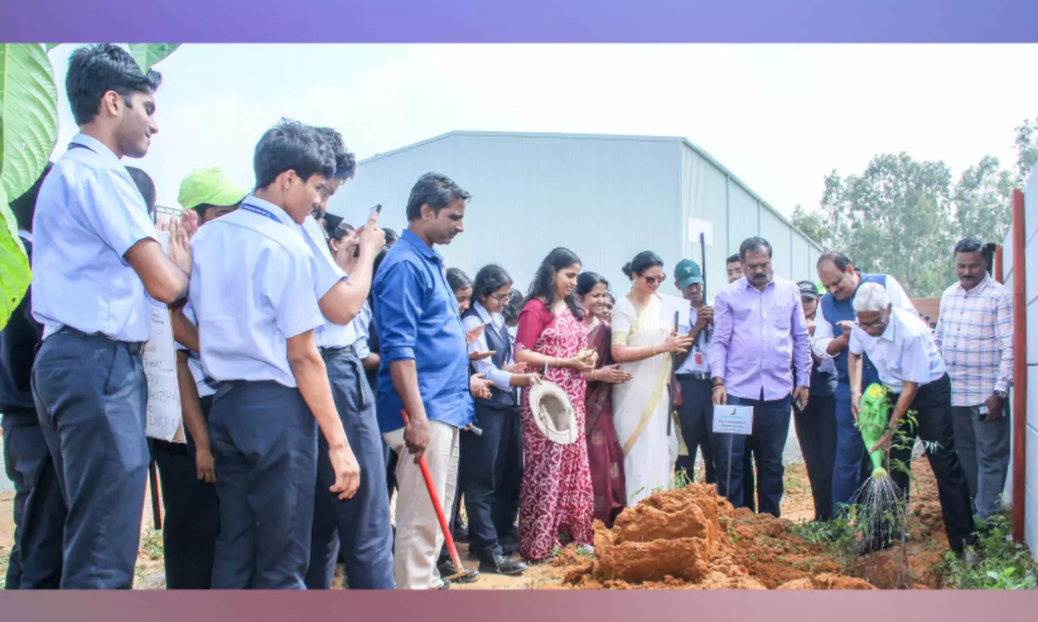 ഇന്ദിരാനഗർ കോമ്പോസിറ്റ് പി.യു കോളജ് വിദ്യാര്‍ഥികള്‍ വൃക്ഷത്തൈകൾ നട്ടു