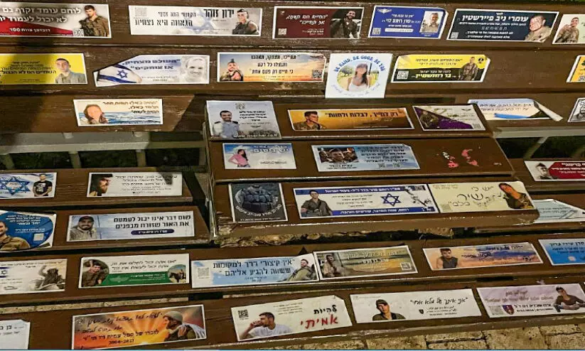 പാ​ര​മ്പ​ര്യ മാ​ധ്യ​മ​ങ്ങ​ൾ  അ​ക​റ്റ​പ്പെ​ടു​ക​യാ​ണ്