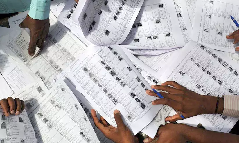 എസ്.ഐ.ആർ: വിദേശത്ത് ജനിച്ചവർക്ക് പേര് ചേർക്കാനാവുന്നില്ലെന്ന്; പ്രശ്നം പരിഹരിക്കാമെന്ന് കമീഷൻ എസ്.ഐ.ആർ: വിദേശത്ത് ജനിച്ചവർക്ക് പേര് ചേർക്കാനാവുന്നില്ലെന്ന്; പ്രശ്നം പരിഹരിക്കാമെന്ന് കമീഷൻ