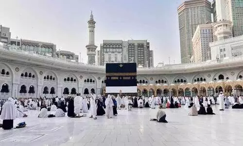 തീ​ർ​ഥാ​ട​ക​ർ​ക്ക്​​ ത​ട​സ്സ​മു​ണ്ടാ​ക്ക​രു​ത്​​; മ​ക്ക ഹ​റ​മി​ലെ ‘മ​ത്വാ​ഫ്​’ ഏ​രി​യ​യി​ൽ ന​മ​സ്​​ക​രി​ക്ക​രു​ത്​