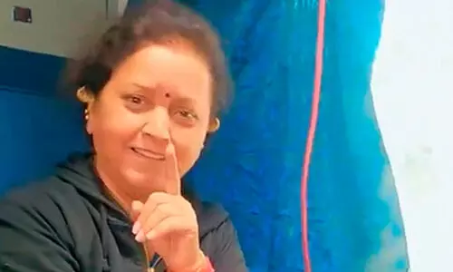 ട്രെയിന്റെ എ.സി കോച്ചിൽ കെറ്റിൽ കൊണ്ട് നൂഡിൽസ് ഉണ്ടാക്കി വീഡിയോ ഇട്ട സ്ത്രീക്ക് പിടിവീണു; റെയിൽ​വേ കേസെടുക്കും