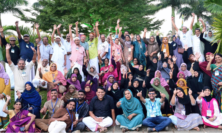 60 മുതൽ 104 വരെ വയസ്സുള്ള യാത്രക്കാർ; കിടു വൈബായിരുന്നു 3180 വയോജനങ്ങൾ പങ്കെടുത്ത ആ യാത്ര