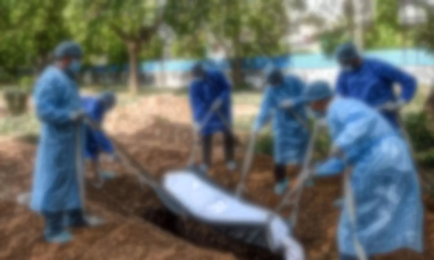 രാ​ത്രി​യി​ലും ഖ​ബ​റ​ട​ക്ക​ത്തി​ന് സൗ​ക​ര്യം