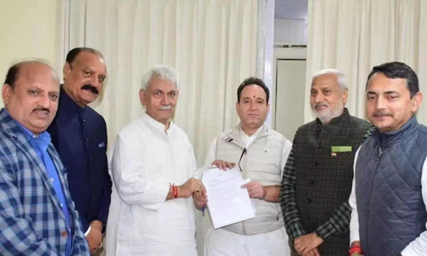 മുസ്‍ലിം വിദ്യാർഥികളുടെ പ്രവേശനം റദ്ദാക്കണം; മാതാ വൈഷ്ണോ ദേവി മെഡിക്കൽ കോളേജിൽ പ്രവേശനം വിശ്വാസികൾക്ക് മാത്രം, ഗവർണറെ കണ്ട് ബി.ജെ.പി