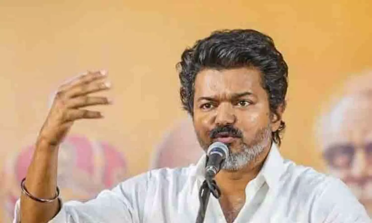 സ്റ്റാലിൻ നല്ലവനായി അഭിനയിക്കുന്നു, ഞങ്ങളെ നോവിച്ചവർ ദു:ഖിക്കേണ്ടിവരും; കരൂർ ദുരന്തത്തിനുശേഷം വിജയ് ആദ്യമായി പൊതുവേദിയിൽ, ബി.ജെ.പിക്ക് വിമർശനമില്ല