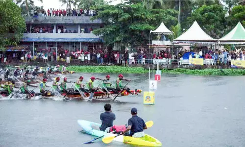മഴയിലും ചോരാത്ത ആവേശം; കായംകുളം കായലും കീഴടക്കി വീയപുരം