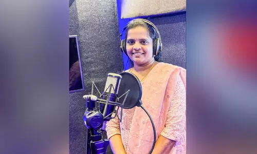 അച്ഛനെ പാട്ടുംപാടി ജയിപ്പിക്കാൻ ലിജോ