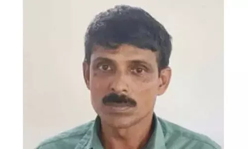 ഒറ്റയ്ക്ക് നടന്നുവരുന്ന സ്ത്രീകൾക്കുനേരെ സ്കൂട്ടറിൽ കറങ്ങി ലൈംഗികാതിക്രമം; ഓട്ടോ ഡ്രൈവർ പിടിയിൽ ഒറ്റയ്ക്ക് നടന്നുവരുന്ന സ്ത്രീകൾക്കുനേരെ സ്കൂട്ടറിൽ കറങ്ങി ലൈംഗികാതിക്രമം; ഓട്ടോ ഡ്രൈവർ പിടിയിൽ