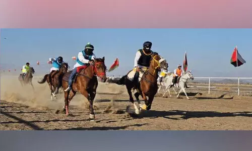 ദേ​ശീ​യ ദി​നം; ആ​ഘോ​ഷ​ത്തി​ല​ലി​ഞ്ഞ് പ​ര​മ്പ​രാ​ഗ​ത ച​ട​ങ്ങു​ക​ൾ