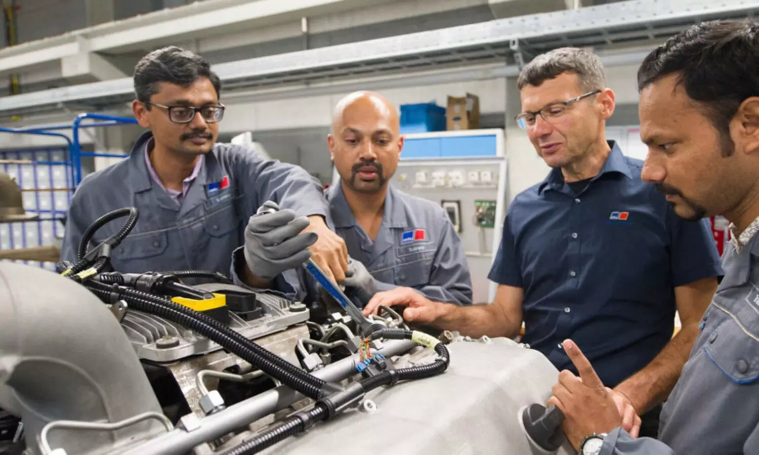 കാറുകൾ മാത്രമല്ല, യുദ്ധ ടാങ്ക് എൻജിനുകളും ഇന്ത്യയിൽ നിർമിക്കാൻ റോൾസ് റോയ്സ്