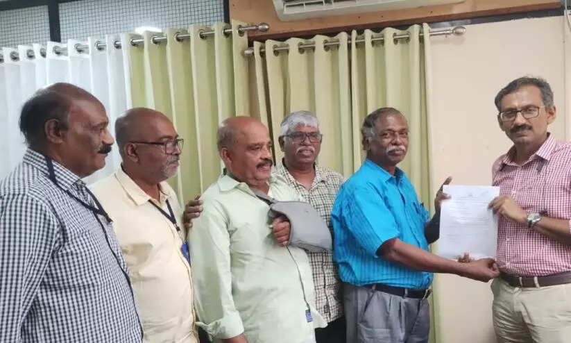 മ​ട​ങ്ങി​വ​ന്ന പ്ര​വാ​സി​ക​ൾ​ക്കും ഇ​ൻ​ഷു​റ​ൻ​സ് -​നോ​ർ​ക്ക