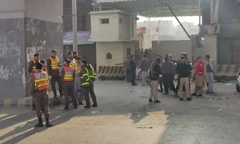 പാകിസ്താന്‍റെ അർധസൈനിക സേനാ ആസ്ഥാനത്ത് ചാവേർ ആക്രമണം