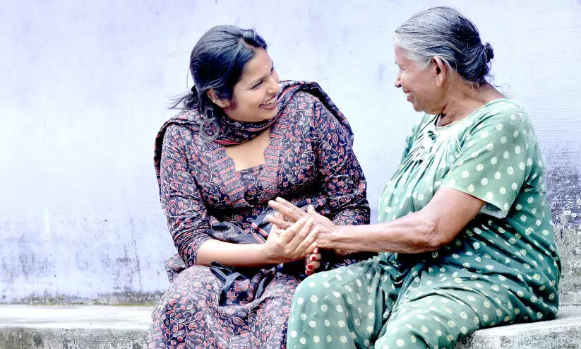 അവധിദിനം വീട്ടിലെത്തി വോട്ടുറപ്പിക്കാൻ സ്ഥാനാർഥികൾ അവധിദിനം വീട്ടിലെത്തി വോട്ടുറപ്പിക്കാൻ സ്ഥാനാർഥികൾ