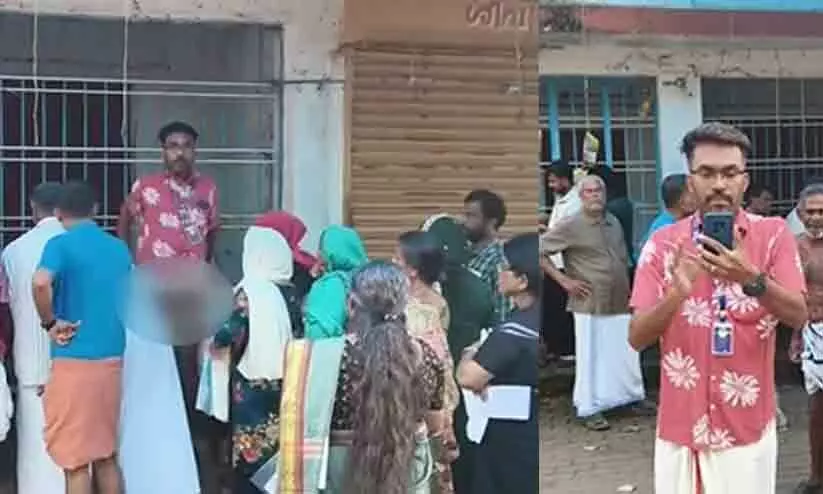 നാട്ടുകാർക്ക് മുൻപിൽ ഉടുമുണ്ട് പൊക്കി കാണിച്ച് ബി.എൽ.ഒ; സ്ത്രീകളടക്കം നോക്കി നിൽക്കെയാണ് നഗ്നത പ്രദർശനം നാട്ടുകാർക്ക് മുൻപിൽ ഉടുമുണ്ട് പൊക്കി കാണിച്ച് ബി.എൽ.ഒ; സ്ത്രീകളടക്കം നോക്കി നിൽക്കെയാണ് നഗ്നത പ്രദർശനം