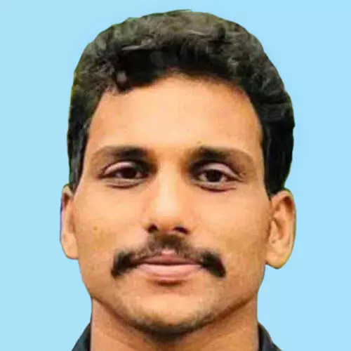 വാഹനങ്ങൾ കൂ​ട്ടി​യി​ടി​ച്ച്  പി​ക്ക​പ്പ് ഡ്രൈ​വ​ർ​ക്ക് ദാ​രു​ണാ​ന്ത്യം