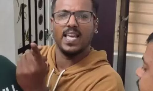 ആയുധവുമായി ഭീകരാന്തരീഷം സൃഷ്ടിച്ചു, നാട്ടുകാർക്കുനേരെ അസഭ്യ വർഷം; കൊല്ലത്ത് വ്ലോഗറും സുഹൃത്തുക്കളും പിടിയിൽ