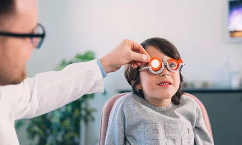 സ്‌ക്രീൻ ഉപയോഗം കൂടുതലാണോ? കുട്ടികളുടെ കാഴ്ചശക്തി സംരക്ഷിക്കാം, മയോപ്പിയ വഷളാകുന്നത് തടയാം