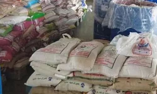 റേ​ഷ​ൻ ഭ​ക്ഷ്യ​വ​സ്തു​ക്ക​ളി​ൽ ത​ട്ടി​പ്പ്; പ്ര​വാ​സി​ക​ൾ അ​ട​ക്കം ആ​റു​പേ​ർ പി​ടി​യി​ൽ