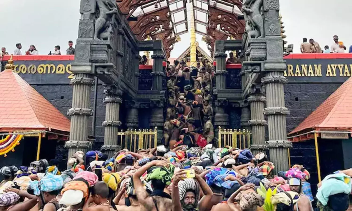 ശബരിമലയിലേക്ക് തീർഥാടകരുടെ ഒഴുക്ക് തുടരുന്നു; ഇതുവരെ മലചവിട്ടിയത് 8,48,085 ഭക്തർ