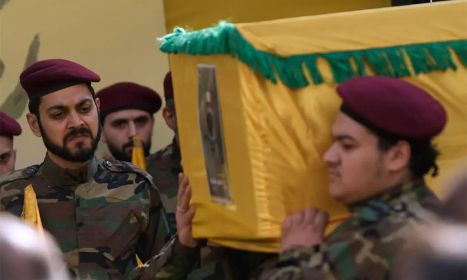 കൊല്ലപ്പെട്ട ഹിസ്ബുല്ല കമാൻഡറുടെ ഖബറടക്കത്തിന് ആയിരങ്ങൾ