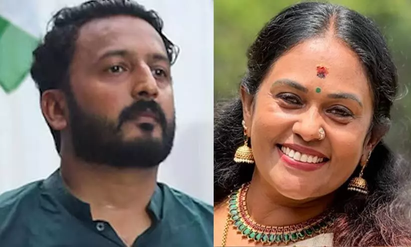 പുരുഷന് മാത്രമായി തെറ്റ് സംഭവിക്കില്ല, പേടിച്ചു മൂലയിൽ ഒളിക്കുമെന്നു ഒരു തീക്കുട്ടിയും കരുതണ്ട; രാഹുൽ മാങ്കൂട്ടത്തിലിനെ വീണ്ടും പിന്തുണച്ച് സീമ ജി.നായർ പുരുഷന് മാത്രമായി തെറ്റ് സംഭവിക്കില്ല, പേടിച്ചു മൂലയിൽ ഒളിക്കുമെന്നു ഒരു തീക്കുട്ടിയും കരുതണ്ട; രാഹുൽ മാങ്കൂട്ടത്തിലിനെ വീണ്ടും പിന്തുണച്ച് സീമ ജി.നായർ