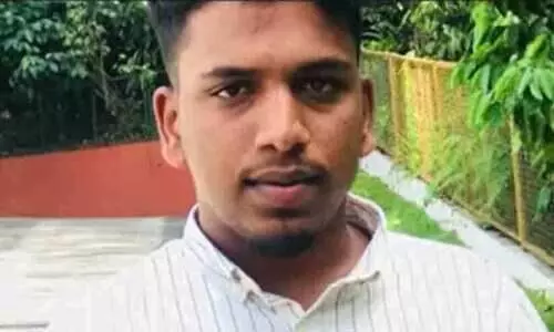 അനുജനെ ​ജ്യേഷ്ഠന്‍ കുത്തി​ക്കൊന്നു; കത്തിയുമായി ബൈക്കിൽ പൊലീസ് സ്റ്റേഷനിലെത്തി കീഴടങ്ങി