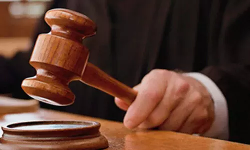 അ​നു​മ​തി​യി​ല്ലാ​തെ കു​ടും​ബ​ത്തി​ന്‍റെ ഫോ​ട്ടോ എ​ടു​ത്ത​യാ​ൾ​ക്ക്​ പി​ഴ