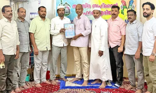 അ​ഷ്‌​റ​ഫ്‌ മാ​യേ​രി​ക്ക് യാ​ത്ര​യ​യ​പ്പ് ന​ൽ​കി