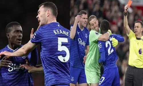 സഹതാരത്തിന്റെ മുഖത്തടിച്ചു, ചുവപ്പ് കാർഡ്, 17 വർഷത്തിനിടെ ആദ്യം; 10പേരായി ചുരുങ്ങിയിട്ടും യുനൈറ്റഡിനെ തട്ടകത്തിൽ കയറി അടിച്ച് എവർട്ടൺ