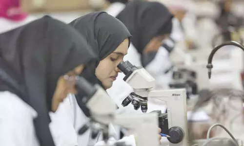 അറബ് വനിതാ ഗവേഷകരുടെ പ്രഥമ ഫോറം ഒമാനിൽ അറബ് വനിതാ ഗവേഷകരുടെ പ്രഥമ ഫോറം ഒമാനിൽ