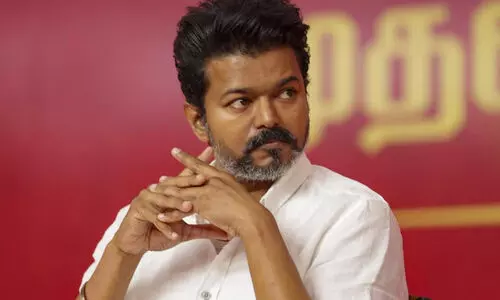 നടനും ടി.വി.കെ നേതാവുമായ വിജയിയെ വിമർശിച്ചു; യൂട്യൂബർക്ക് നേരെ അനുയായികളുടെ ആക്രമണം, അറസ്റ്റ്