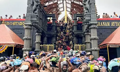 ശബരിമലയിലേക്ക് തീർഥാടകരുടെ ഒഴുക്ക് തുടരുന്നു; ഇതുവരെ മലചവിട്ടിയത് 8,48,085 ഭക്തർ