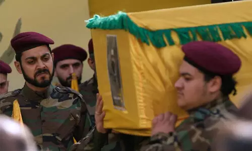 കൊല്ലപ്പെട്ട ഹിസ്ബുല്ല കമാൻഡറുടെ ഖബറടക്കത്തിന് ആയിരങ്ങൾ