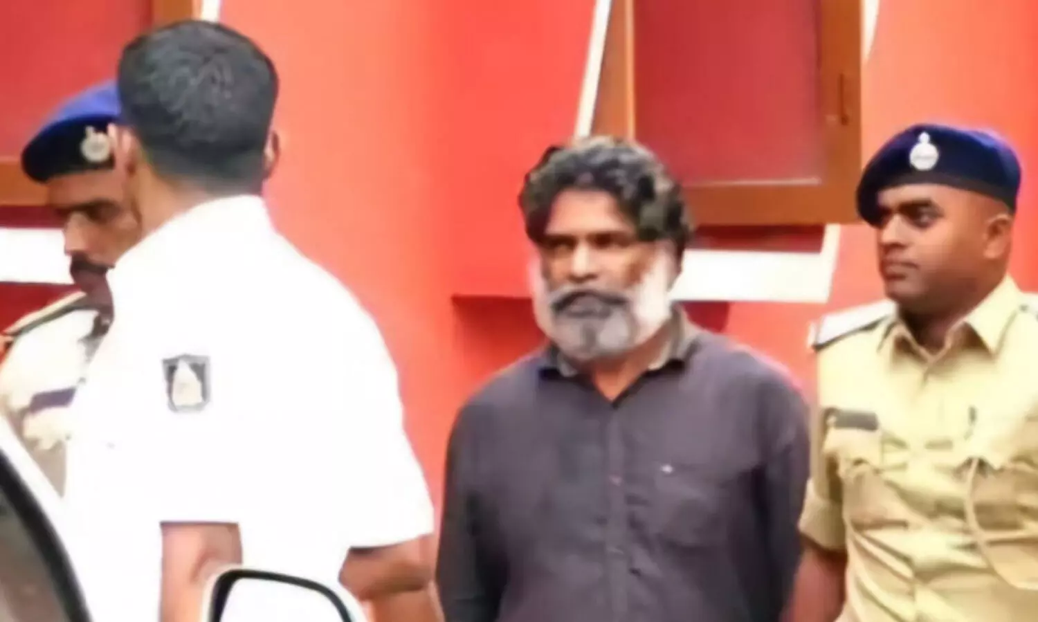 ധ​ർ​മ​സ്ഥ​ല സാ​ക്ഷി; ചി​ന്ന​യ്യ​ക്ക് ക​ർ​ശ​ന വ്യ​വ​സ്ഥ​ക​ളോ​ടെ ജാ​മ്യം