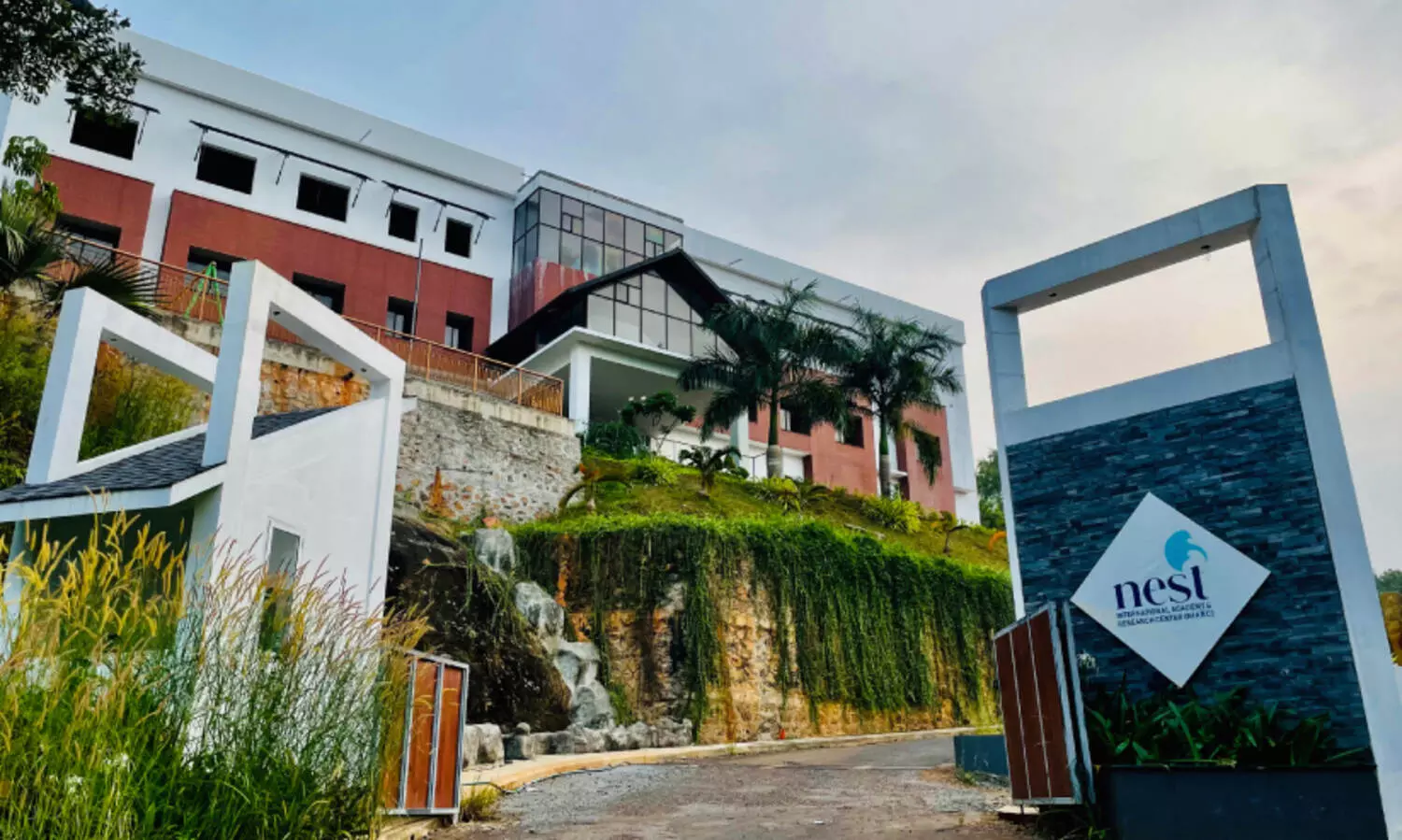 കരുതലിന്‍റെ   സ്നേഹസ്പർശവുമായി നിയാർക്ക്