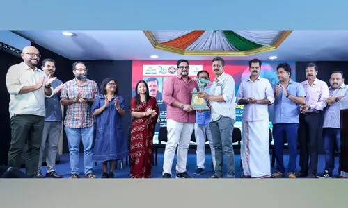 സം​സ്‌​കൃ​തി ഖ​ത്ത​ർ സി.​വി. ശ്രീ​രാ​മ​ൻ സാ​ഹി​ത്യ​പു​ര​സ്കാ​രം ജ​ലീ​ലി​യോ ഏ​റ്റു​വാ​ങ്ങി