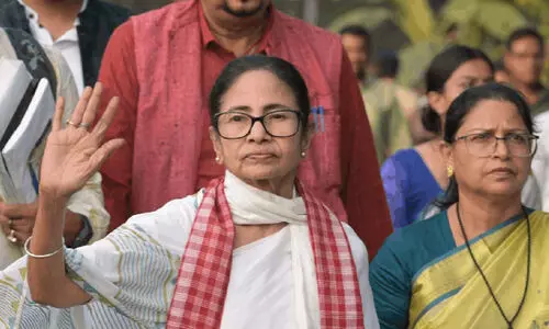 കഴിഞ്ഞ തവണ എസ്‌.ഐ.ആർ നടപ്പാക്കിയത് രണ്ടു വർഷമെടുത്ത്; ഇപ്പോൾ എന്തിനാണിത്ര ‘മരണ ധൃതി​​​’യെന്ന് മമത