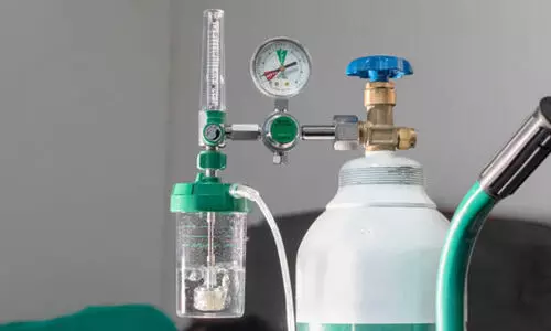 ഓ​ക്സി​ജ​ൻ സി​ലി​ണ്ട​റു​ക​ളി​ൽ ചോ​ർ​ച്ച​യോ?