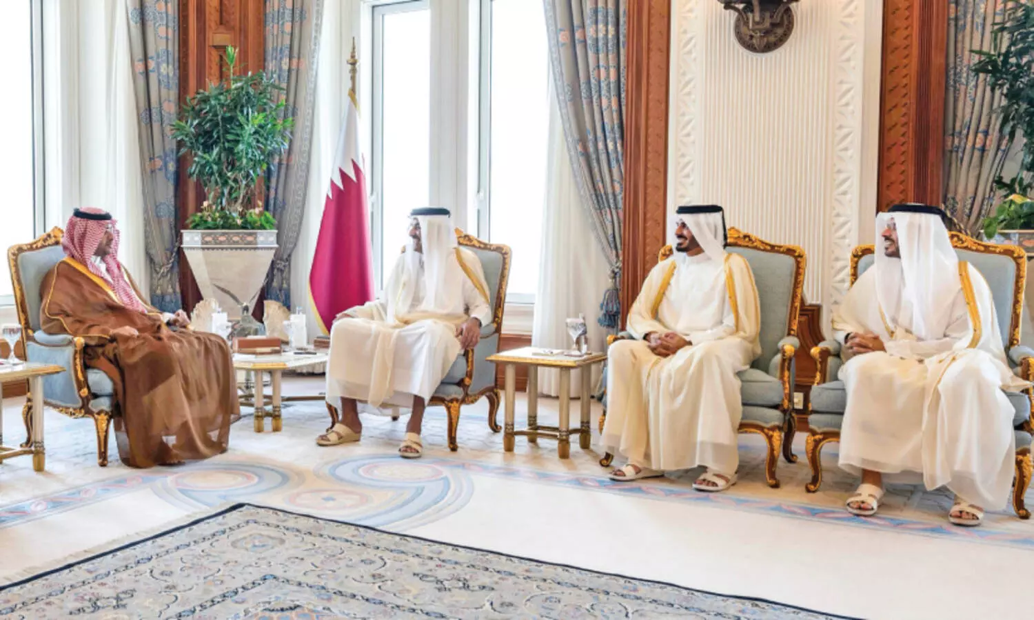 ഖത്തർ അമീറുമായി കൂടിക്കാഴ്ച നടത്തി സൗദി മന്ത്രി