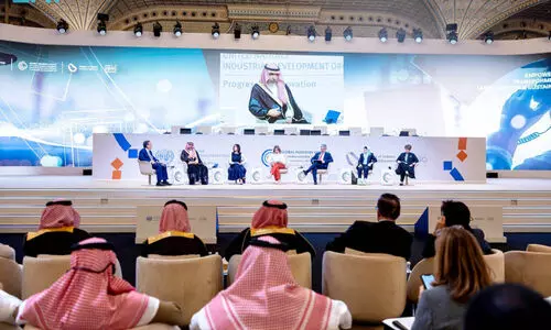 തൊഴിൽരംഗത്തെ സ്ത്രീശാക്തീകരണം ശക്തം; സൗദി വ്യാവസായിക മേഖലയിൽ ഒരു ലക്ഷം സ്ത്രീ ജീവനക്കാർ