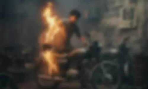 കേടായ ബൈക്ക് സ്റ്റാർട്ട് ചെയ്യുന്നതിനിടെ തീ പടർന്ന് യുവാവിന് ഗുരുതര പരിക്ക്; 90 ശതമാനം പൊള്ളലേറ്റു, അപകടനില തരണംചെയ്തിട്ടില്ല