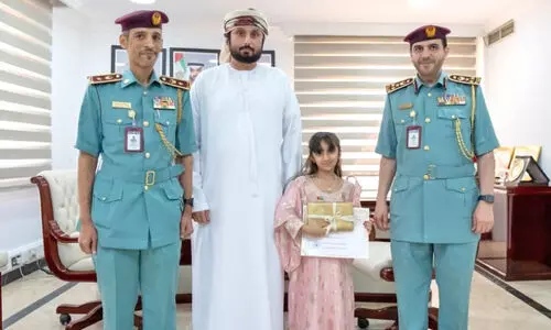 കളഞ്ഞുകിട്ടിയ പണം തിരികെ നല്കി; ബാലികക്ക് ആദരം കളഞ്ഞുകിട്ടിയ പണം തിരികെ നല്കി; ബാലികക്ക് ആദരം