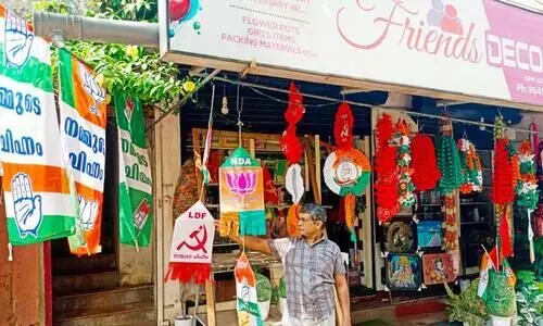 പ്രചാരണത്തിന് കൊഴുപ്പേകാൻ കൊടിതോരണങ്ങളുമായി വ്യാപാരികൾ