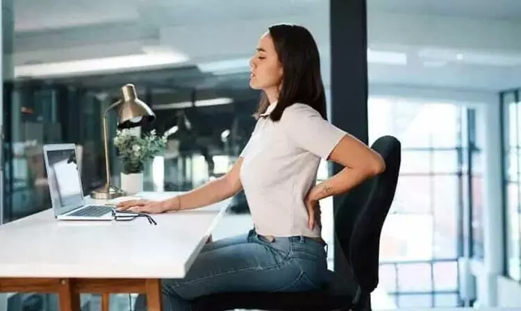 ഇരുന്ന് ജോലി ചെയ്യുന്നവരാണോ നിങ്ങൾ? ഇക്കാര്യങ്ങൾ ശ്രദ്ധിച്ചില്ലെങ്കിൽ പണികിട്ടും