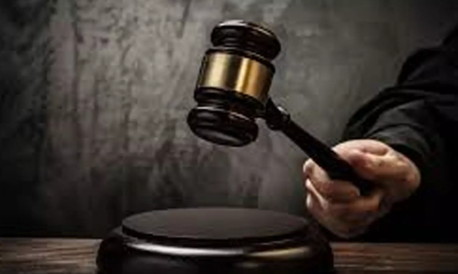 ഡോക്ടറെ കൈയേറ്റംചെയ്ത കേസ്: പൊലീസുകാരനെ കോടതി വെറുതെവിട്ടു