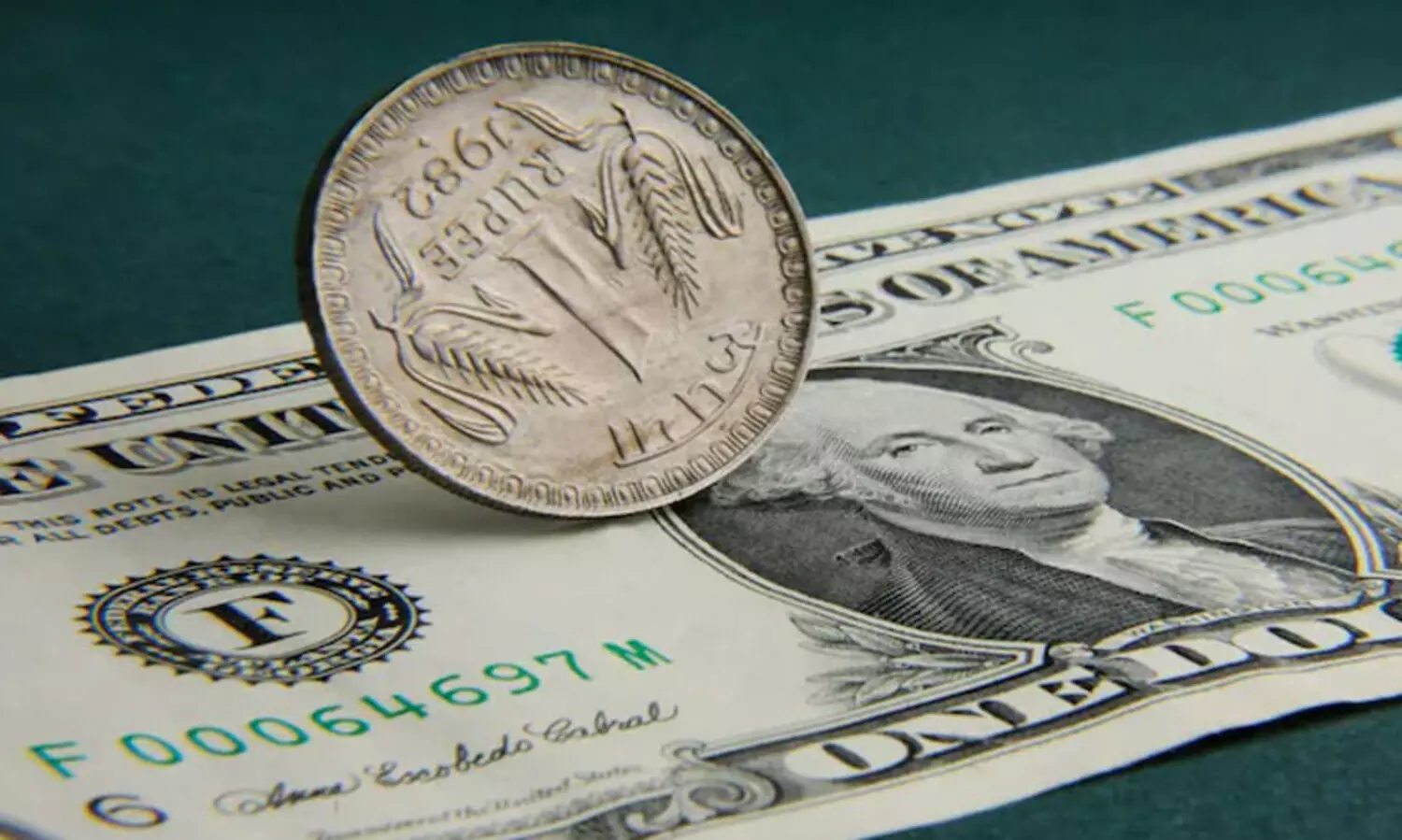 രൂപ​യെ രക്ഷിക്കാൻ മറ്റൊരു വഴിയില്ല; 2.34 ​ലക്ഷം കോടി ഡോളർ വിറ്റ് ആർ.ബി.ഐ