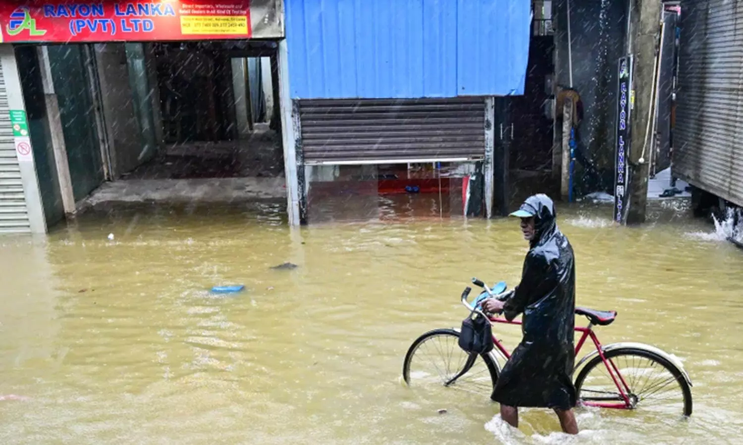 ശ്രീലങ്കയിൽ ചുഴലിക്കാറ്റും പ്രളയവും: 56 മരണം; ഓഫിസുകളും സ്കൂളുകളും അടച്ചു